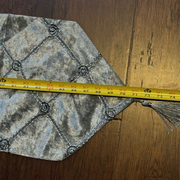 Gorgeous silver table runner - velvet with tassels - 11.5” x 71” - Picture 4 of 5